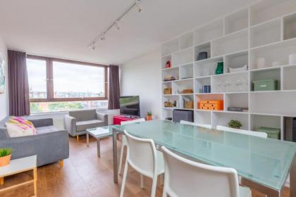 Unique Spacious Central 3 Bedroom with Rooftop Terrace - image 18