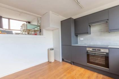 Unique Spacious Central 3 Bedroom with Rooftop Terrace - image 19