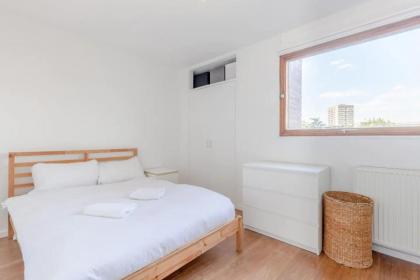 Unique Spacious Central 3 Bedroom with Rooftop Terrace - image 20