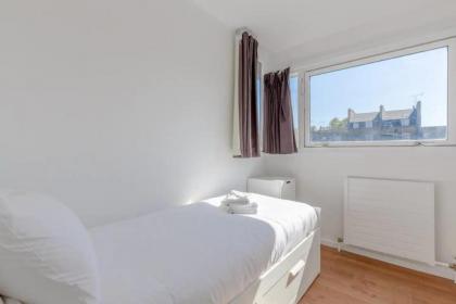 Unique Spacious Central 3 Bedroom with Rooftop Terrace - image 7