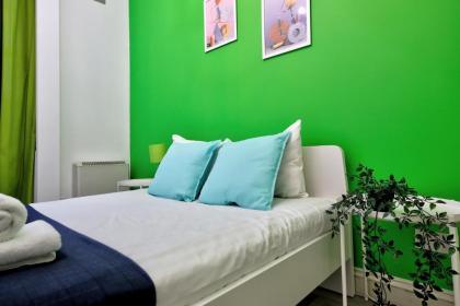 Baker Street Apartments - image 4