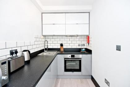Farringdon Penthouse Loft by City Living London - image 13