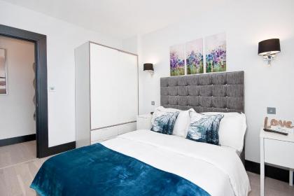 Farringdon Penthouse Loft by City Living London - image 14
