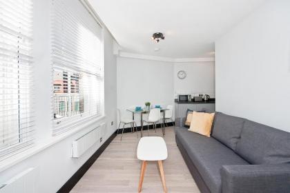 Farringdon Penthouse Loft by City Living London - image 16
