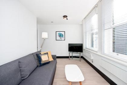 Farringdon Penthouse Loft by City Living London - image 17