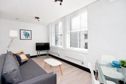 Farringdon Penthouse Loft by City Living London - image 18