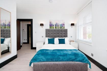 Farringdon Penthouse Loft by City Living London - image 3