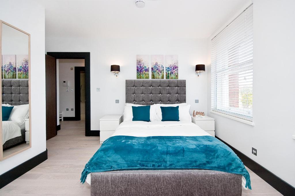 Farringdon Penthouse Loft by City Living London - image 3