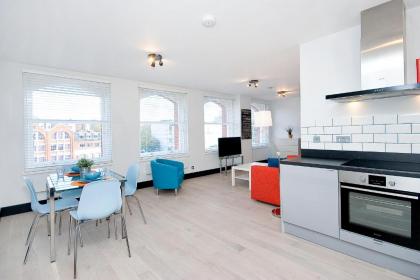 Farringdon Penthouse Loft by City Living London - image 7