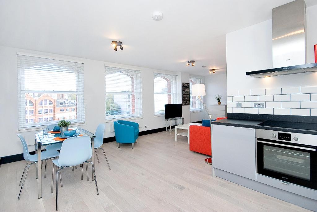 Farringdon Penthouse Loft by City Living London - image 7