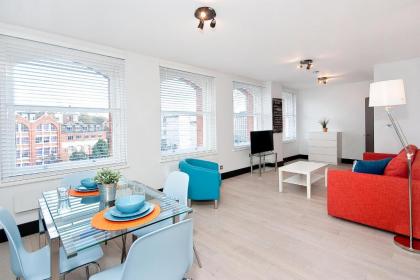 Farringdon Penthouse Loft by City Living London - image 8