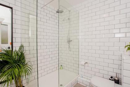 Modern Central 1BD Flat in Clerkenwell - sleeps 4! - image 13