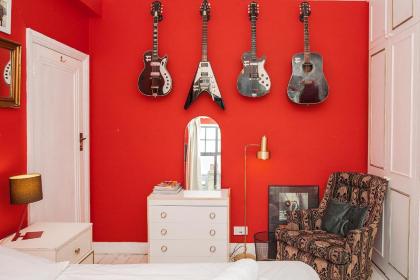 Unique Quirky 1BD in Belsize Park - image 1