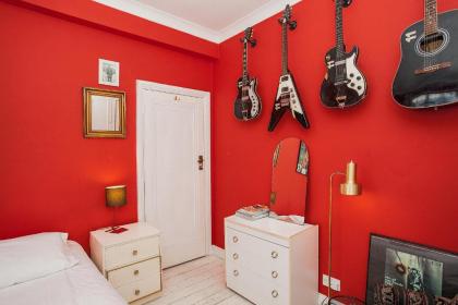 Unique Quirky 1BD in Belsize Park - image 4