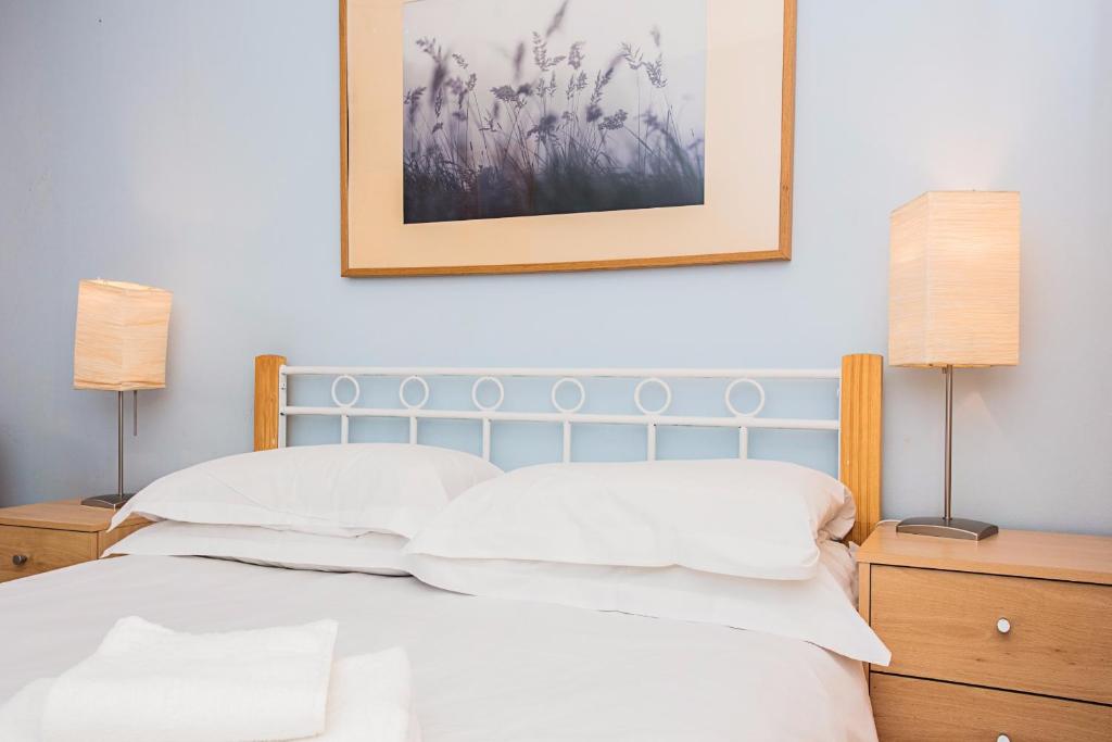 Beautiful Views - 1-Bedroom in Chancery Lane - image 4