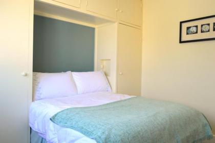 Lovely Top Floor Flat in Leafy Fulham - image 7