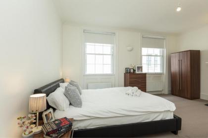 Covent Garden Maisonette - image 16