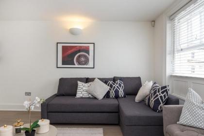 Covent Garden Maisonette - image 2