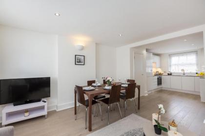 Covent Garden Maisonette - image 4