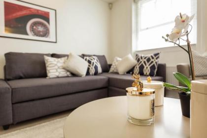 Covent Garden Maisonette - image 6
