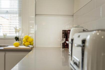 Covent Garden Maisonette - image 7