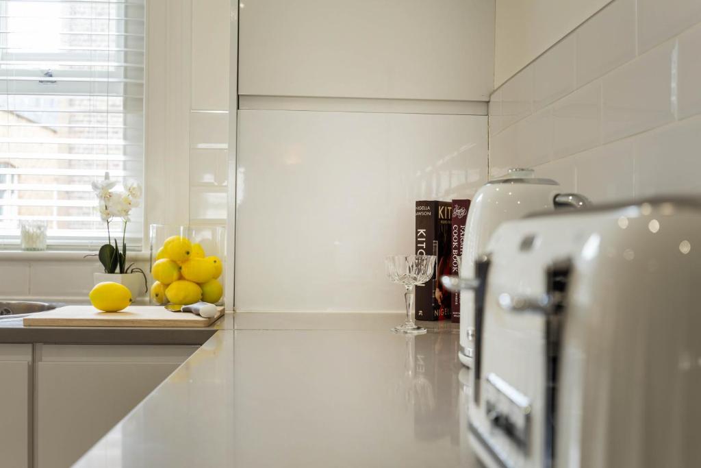 Covent Garden Maisonette - image 7
