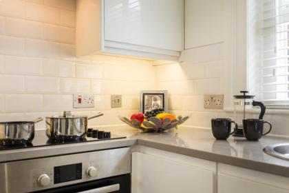 Covent Garden Maisonette - image 8