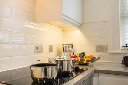 Covent Garden Maisonette - image 9