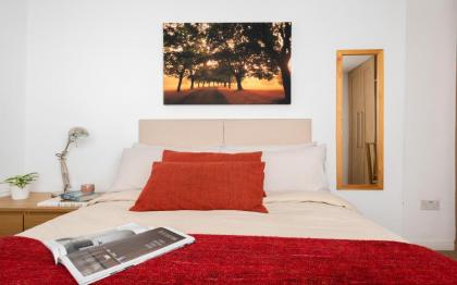 Classic Two-Bedroom Apartment Pimlico - image 9