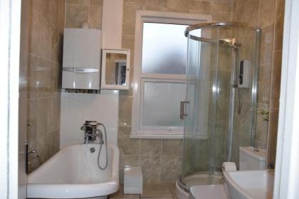 Four Bedroom House Chandos Road - image 10