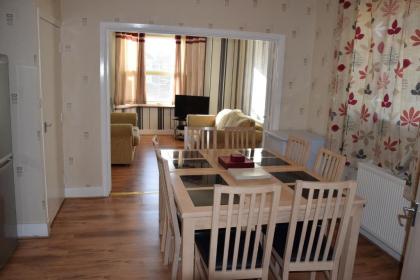 Four Bedroom House Chandos Road - image 12