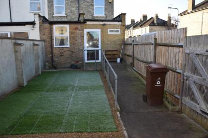 Four Bedroom House Chandos Road - image 13