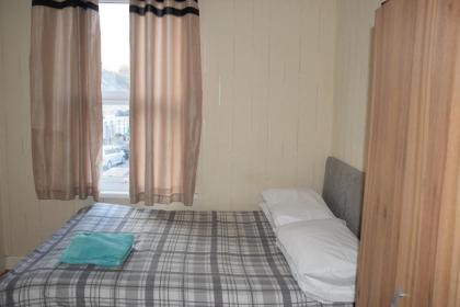 Four Bedroom House Chandos Road - image 16
