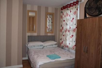 Four Bedroom House Chandos Road - image 17