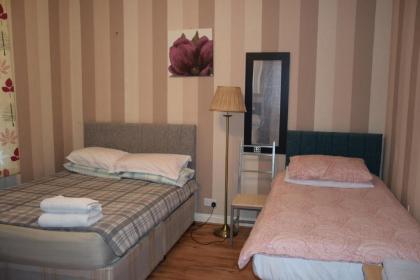 Four Bedroom House Chandos Road - image 18