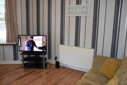 Four Bedroom House Chandos Road - image 19