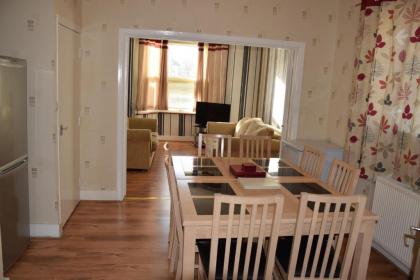 Four Bedroom House Chandos Road - image 2