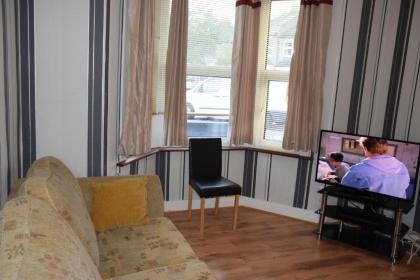Four Bedroom House Chandos Road - image 20