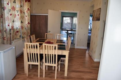 Four Bedroom House Chandos Road - image 3