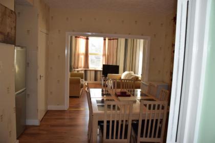 Four Bedroom House Chandos Road - image 4
