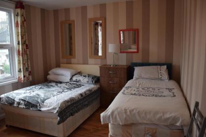 Four Bedroom House Chandos Road - image 8