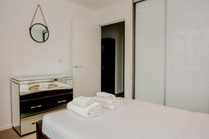 Modern 1 Bed Flat in Wandsworth - image 16