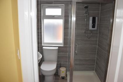 4 Bedroom Apartment & 2 Bedroom apartment - image 9