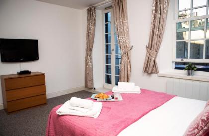 Apt 2 Trafalgar Square 2nd Floor by Indigo Flats - image 13