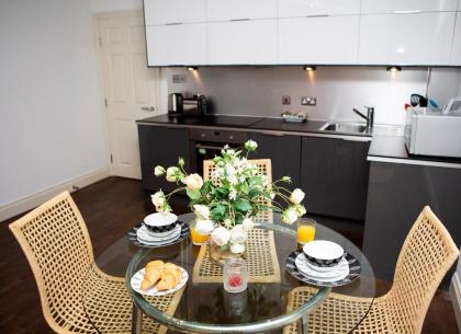 Apt 2 Trafalgar Square 2nd Floor by Indigo Flats - image 5