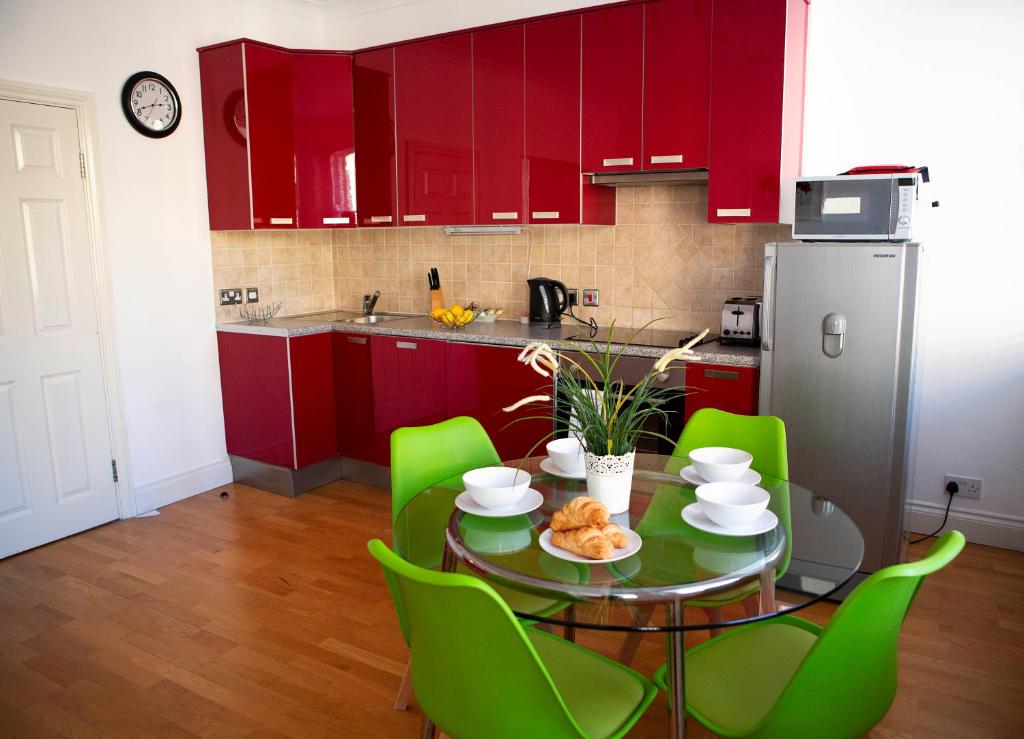 Apt 2 Opera House by Indigo Flats - main image