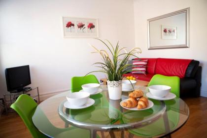 Apt 2 Opera House by Indigo Flats - image 7