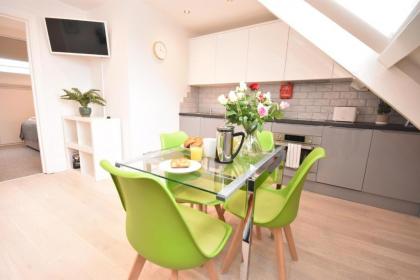 Apt 3 Opera House ensuite 4th Floor by Indigo Flats