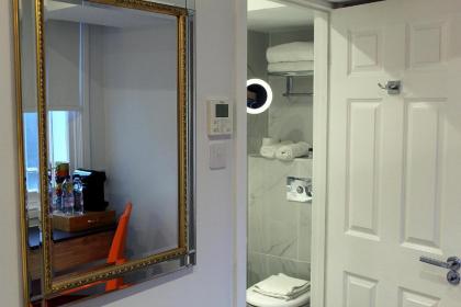 1 Craven Hill Gardens - image 5
