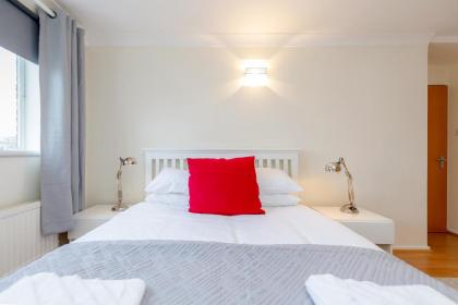 Holland Park 2 Bed Flat by BaseToGo - image 11